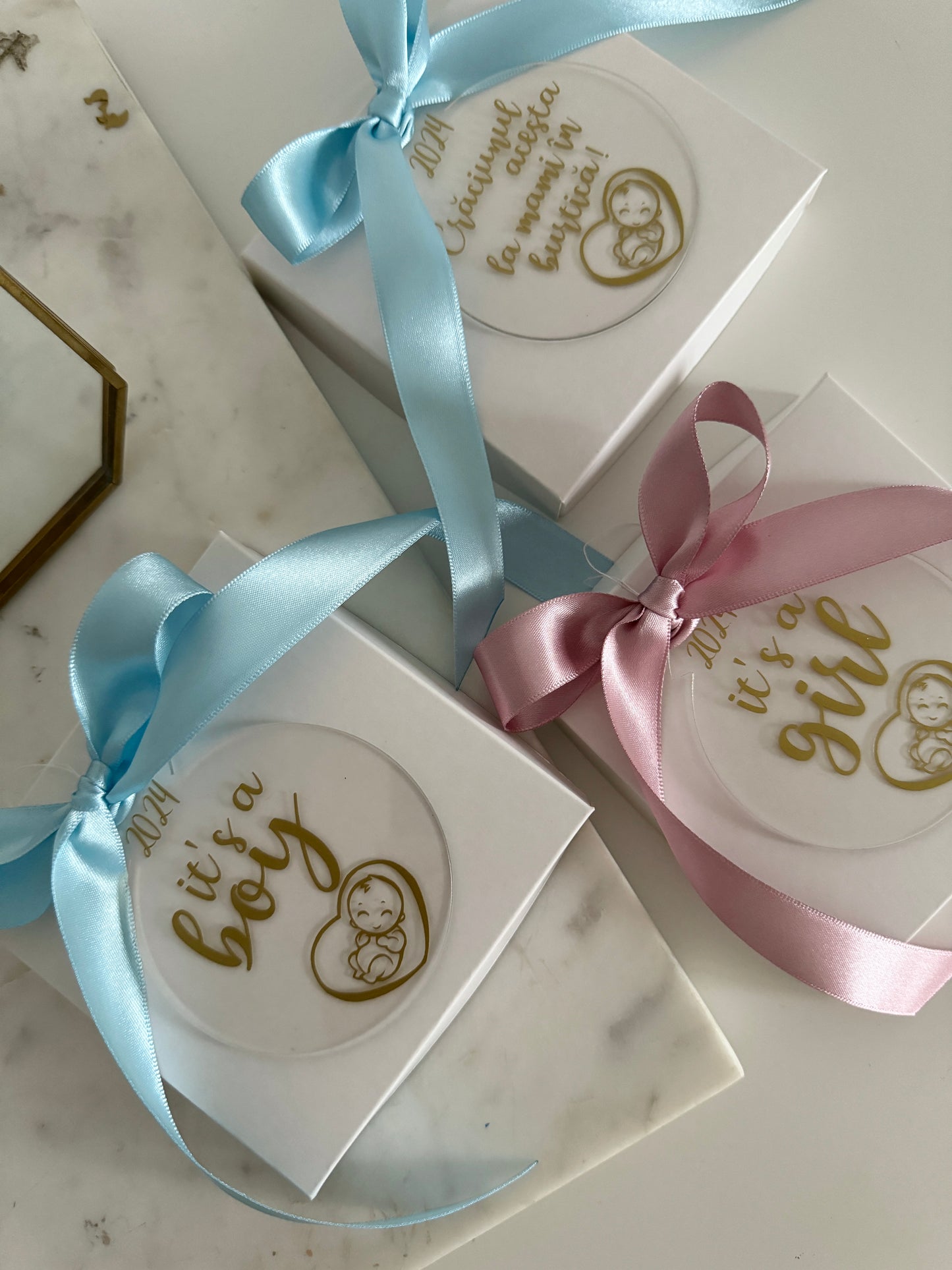 Glob din plexiglas - It’s a …